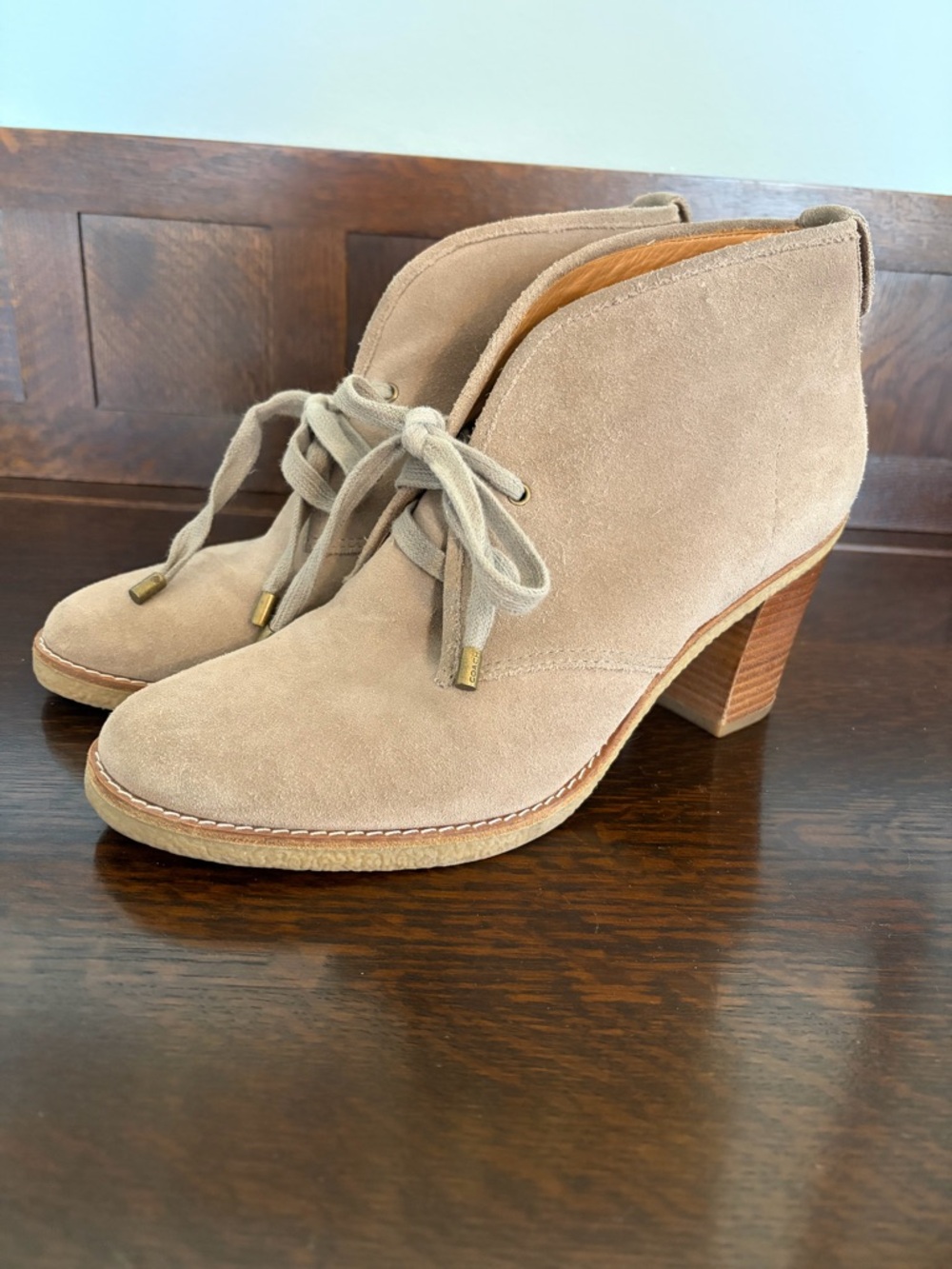 Coach Nikol Natural Beige Suede Lace-Up Ankle Boots with Heel Key-lock Detail 9B
